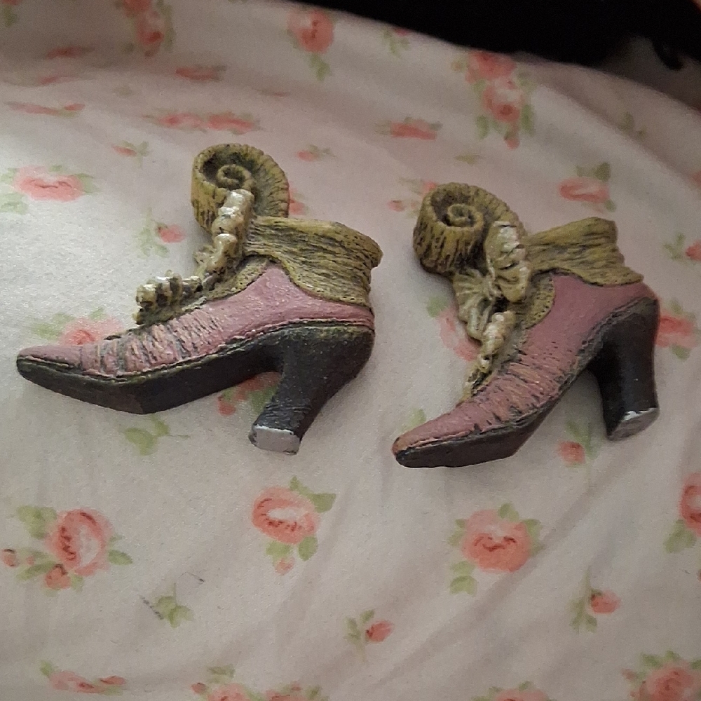 Vintage Style Pink and Brown Women's Decorative Items